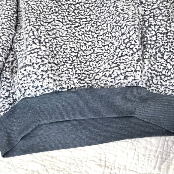 Express One Eleven Faux Fur 1/2 Zip Sherpa Fleece Size XS, Previously Loved - Picture 8 of 9